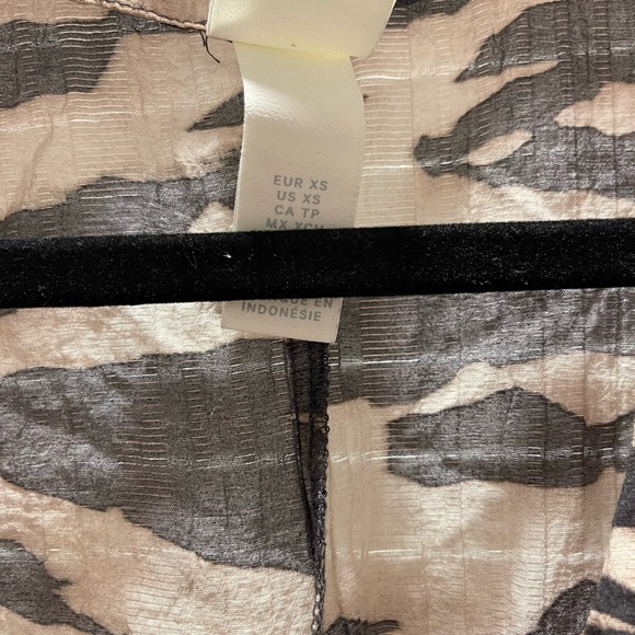 H&M Zebra Tie Waist Maxi Dress - Picture 7 of 7